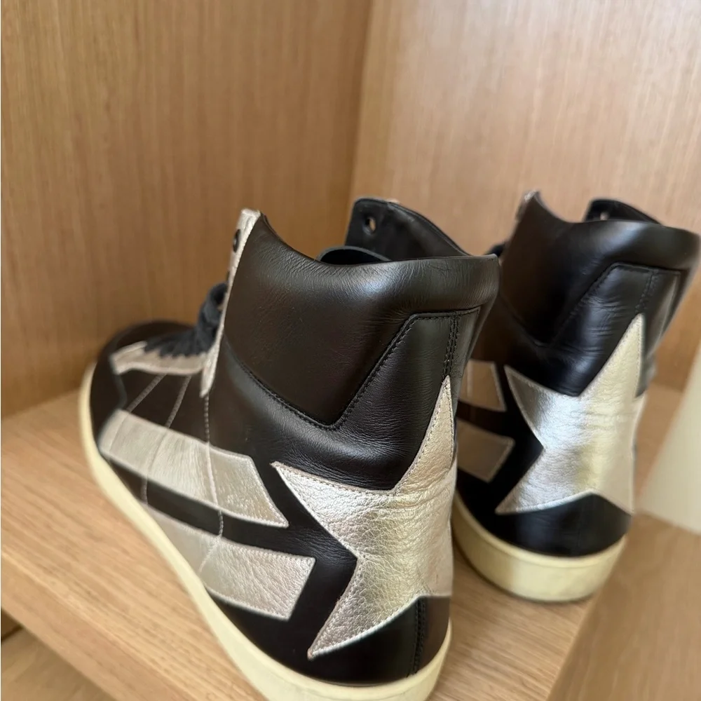 Saint Laurent Black/Silver Leather Star High Top Sneakers - Picture 2 of 2